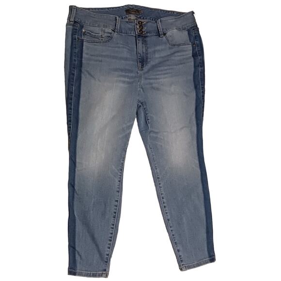 Torrid Women’s Capri Jean's Size 20S Stretch Pockets Crop Jegging Super Soft - Picture 1 of 9